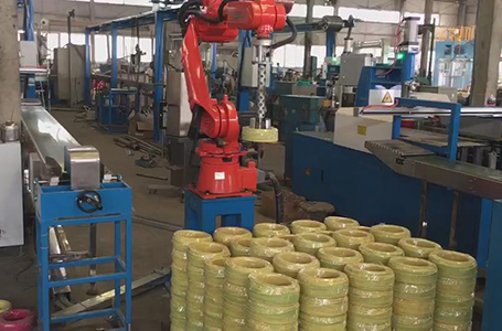 爾必地機(jī)械手為電線生產(chǎn)廠家代替人工作業(yè)，電線搬運(yùn)視頻演示